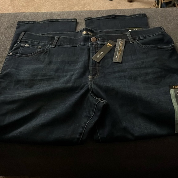 Lee NWT Flex Motion Bootcut Petite Jeans - Picture 1 of 4